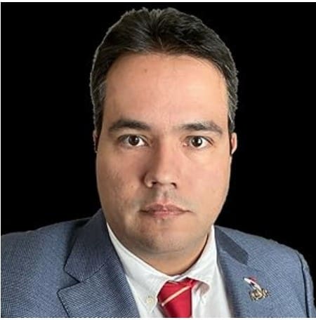 Dr Fernando De